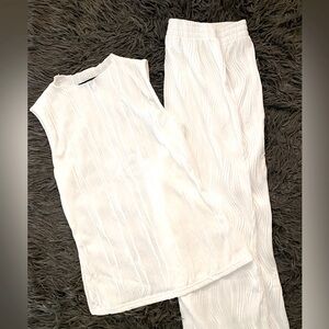 COMBO DEAL: NEW w/o tag SHEIN White pants & white sleeveless top